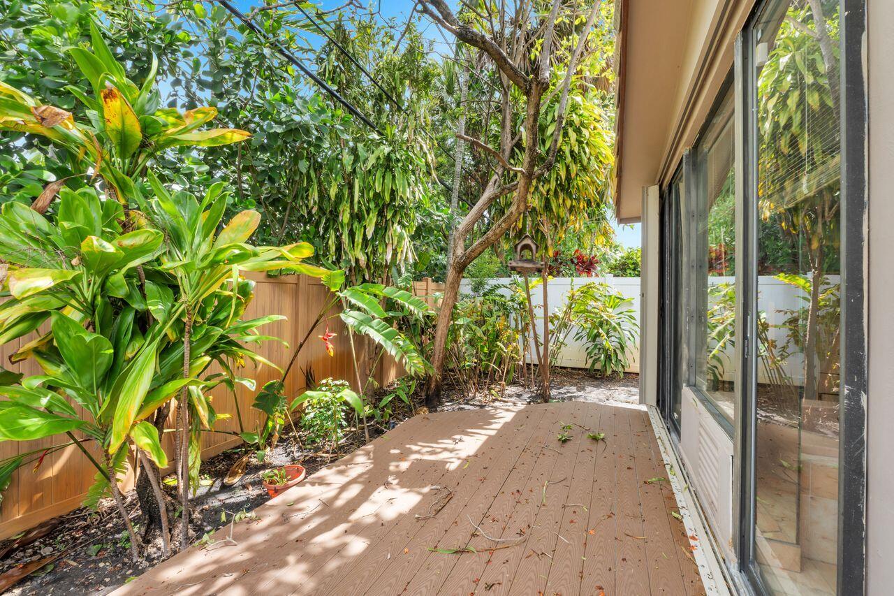 1915 NE 208th Terrace