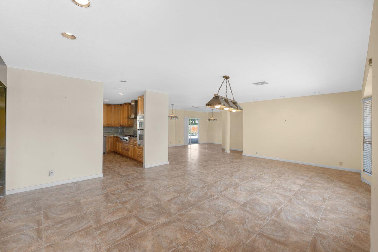 1915 NE 208th Terrace