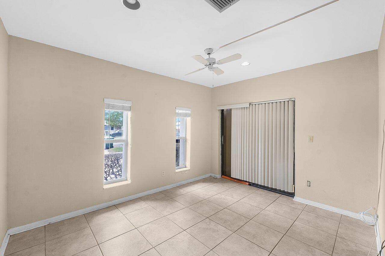 1915 NE 208th Terrace