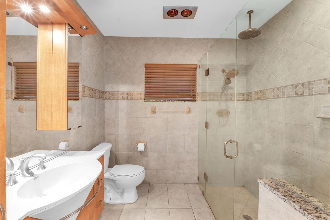 1915 NE 208th Terrace