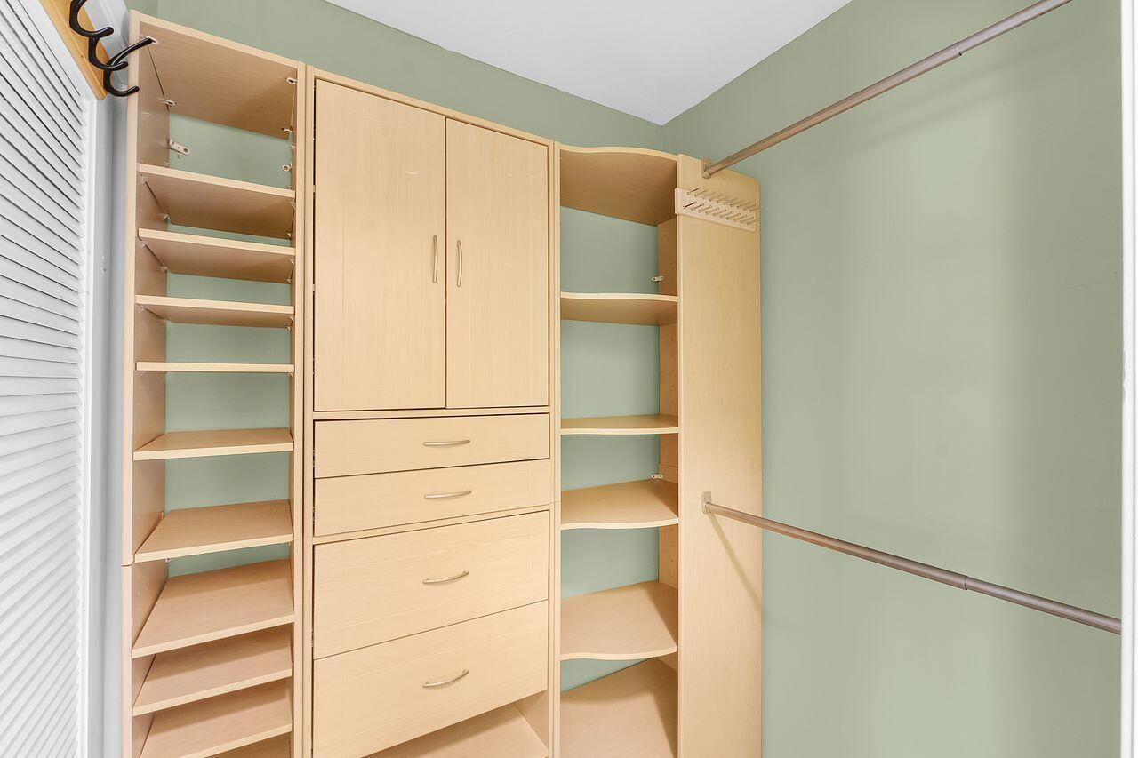 1915 NE 208th Terrace