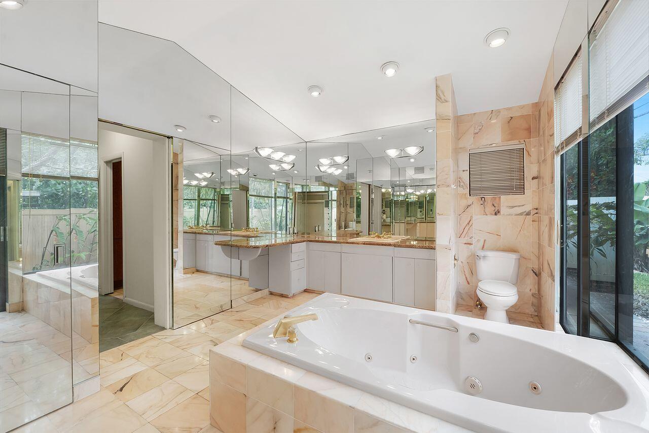 1915 NE 208th Terrace