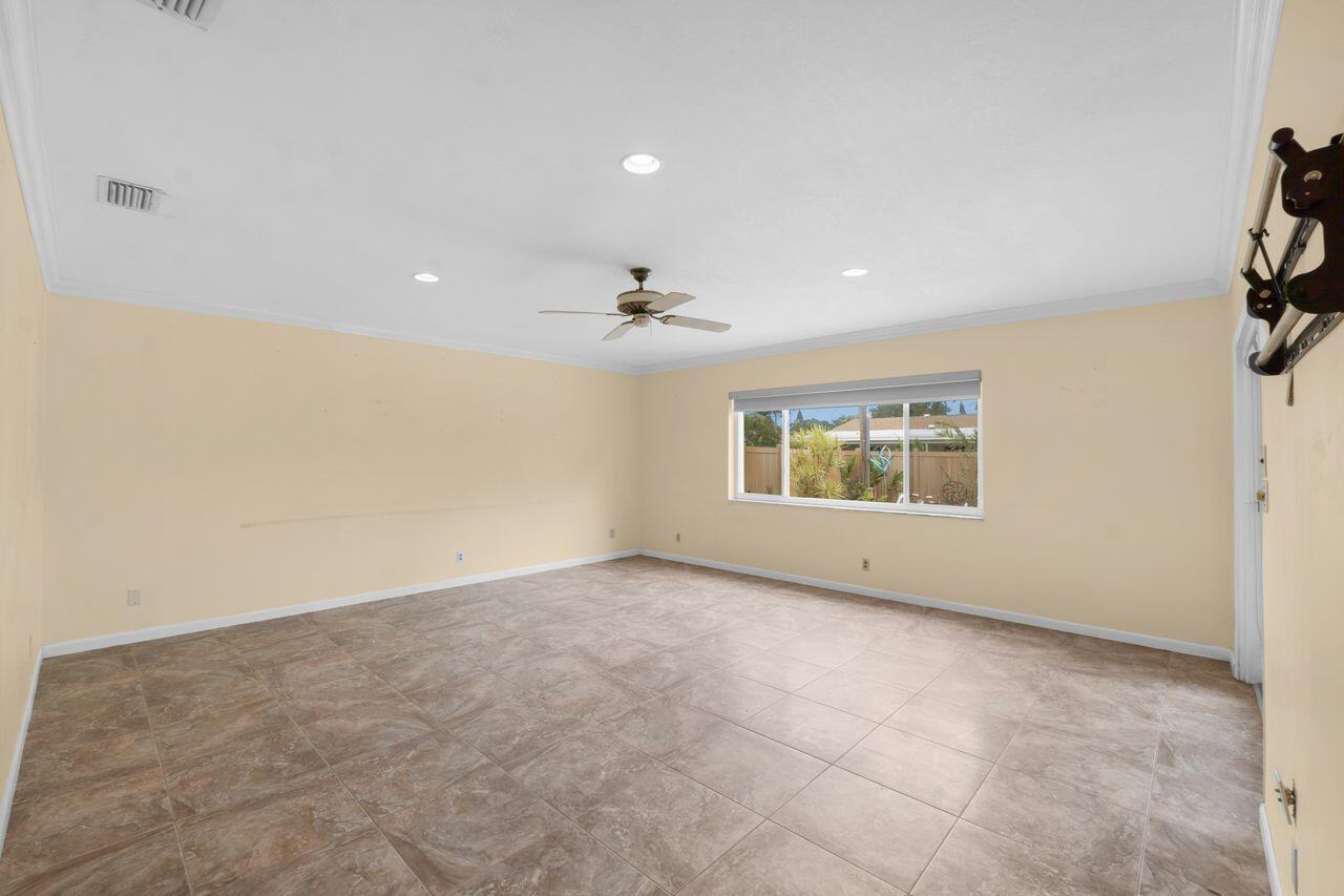 1915 NE 208th Terrace