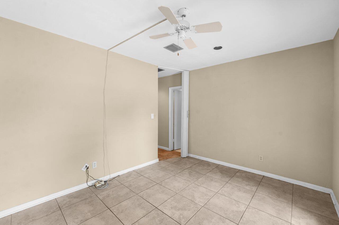 1915 NE 208th Terrace