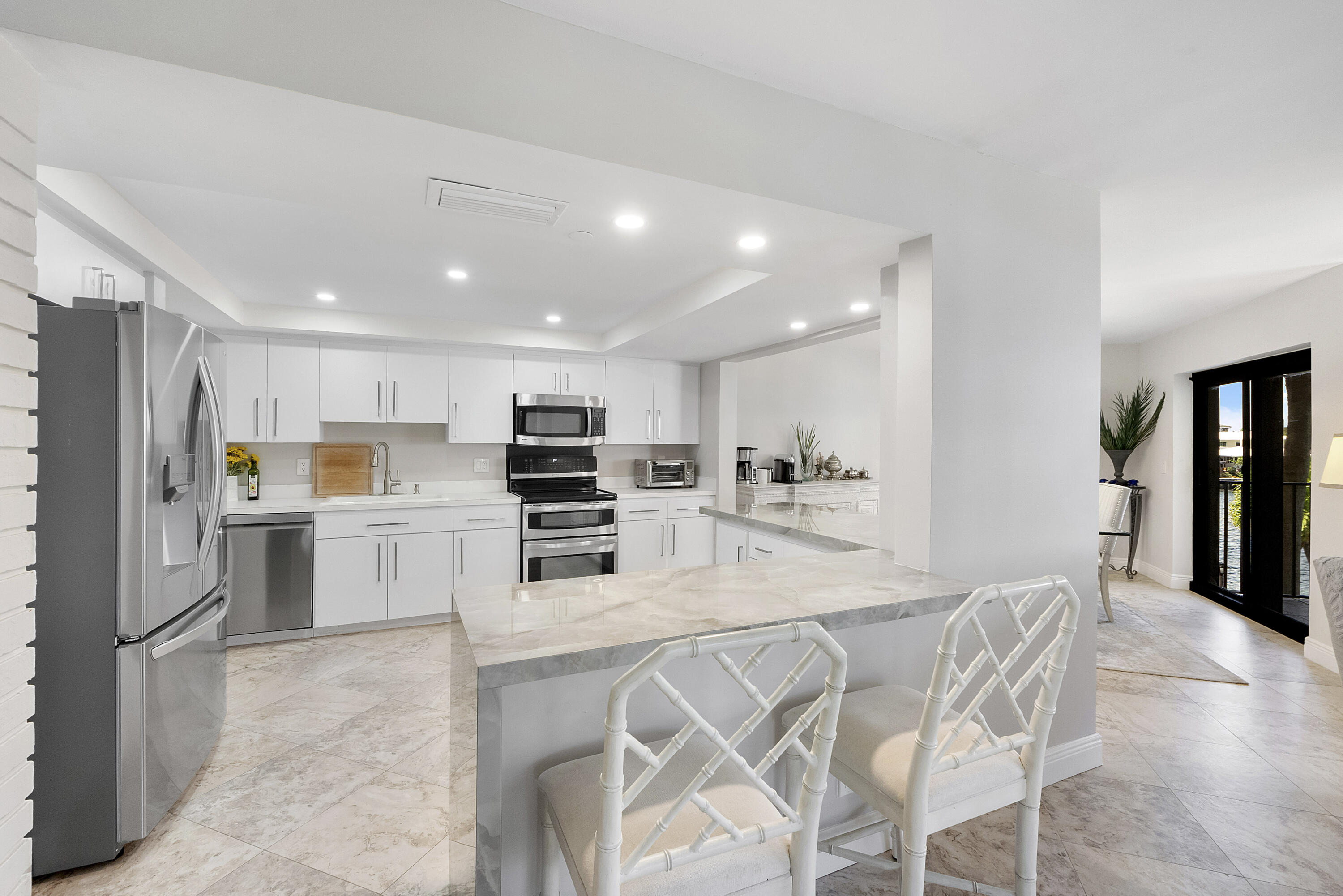 501 N Riverside Drive 203