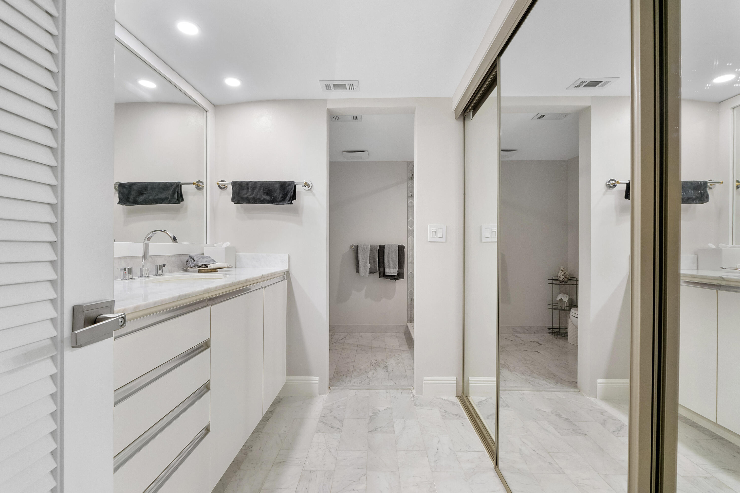 501 N Riverside Drive 203