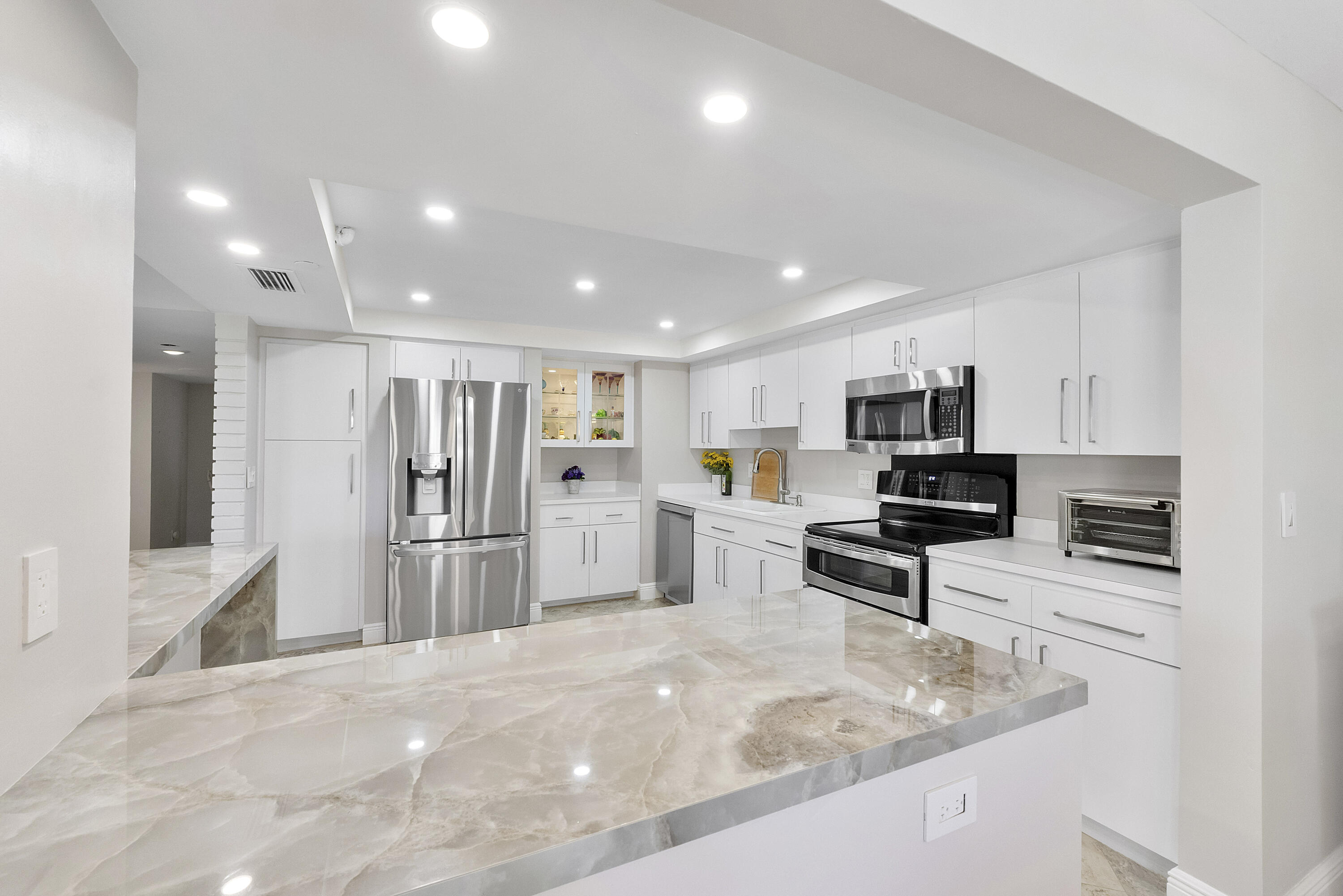 501 N Riverside Drive 203