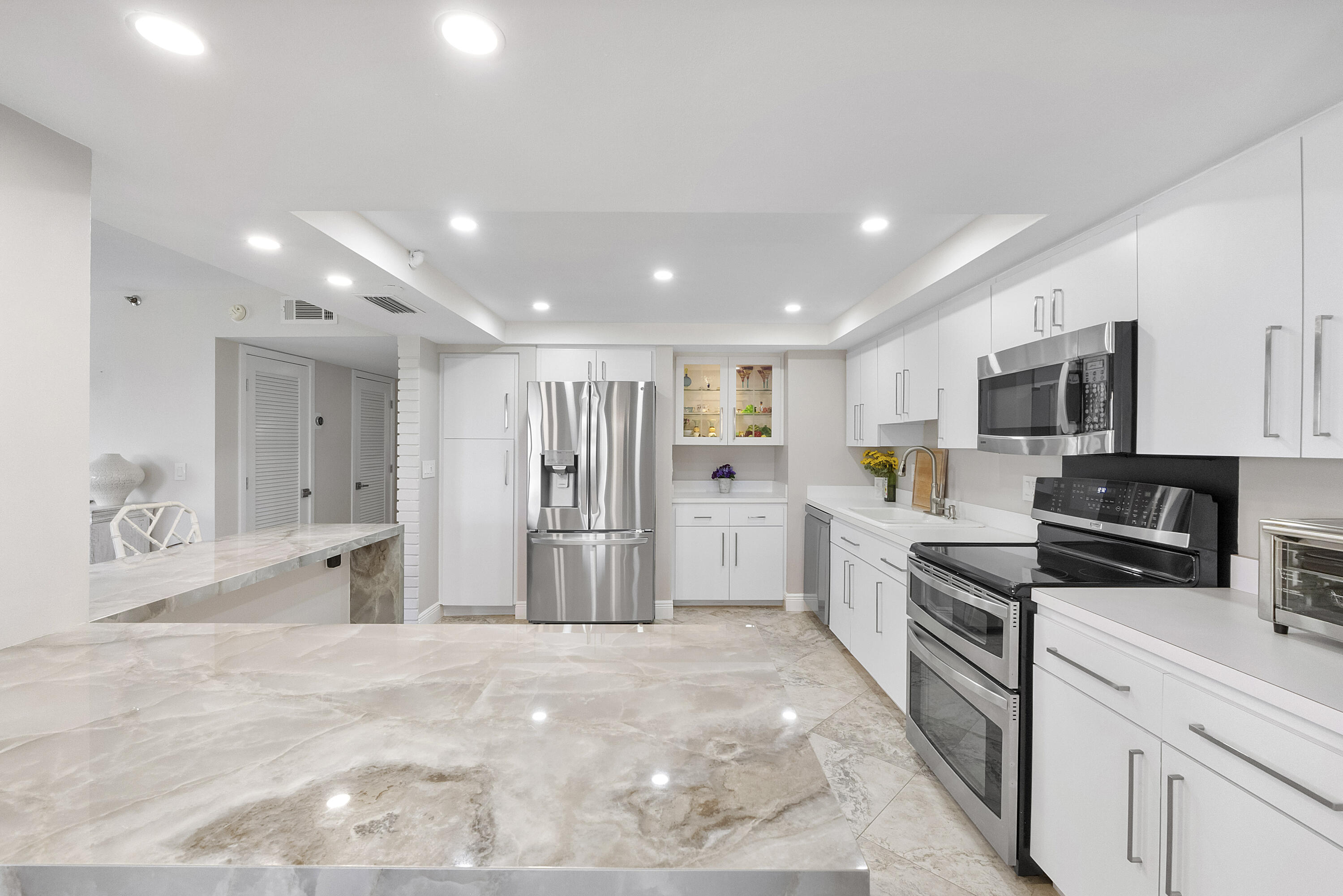 501 N Riverside Drive 203