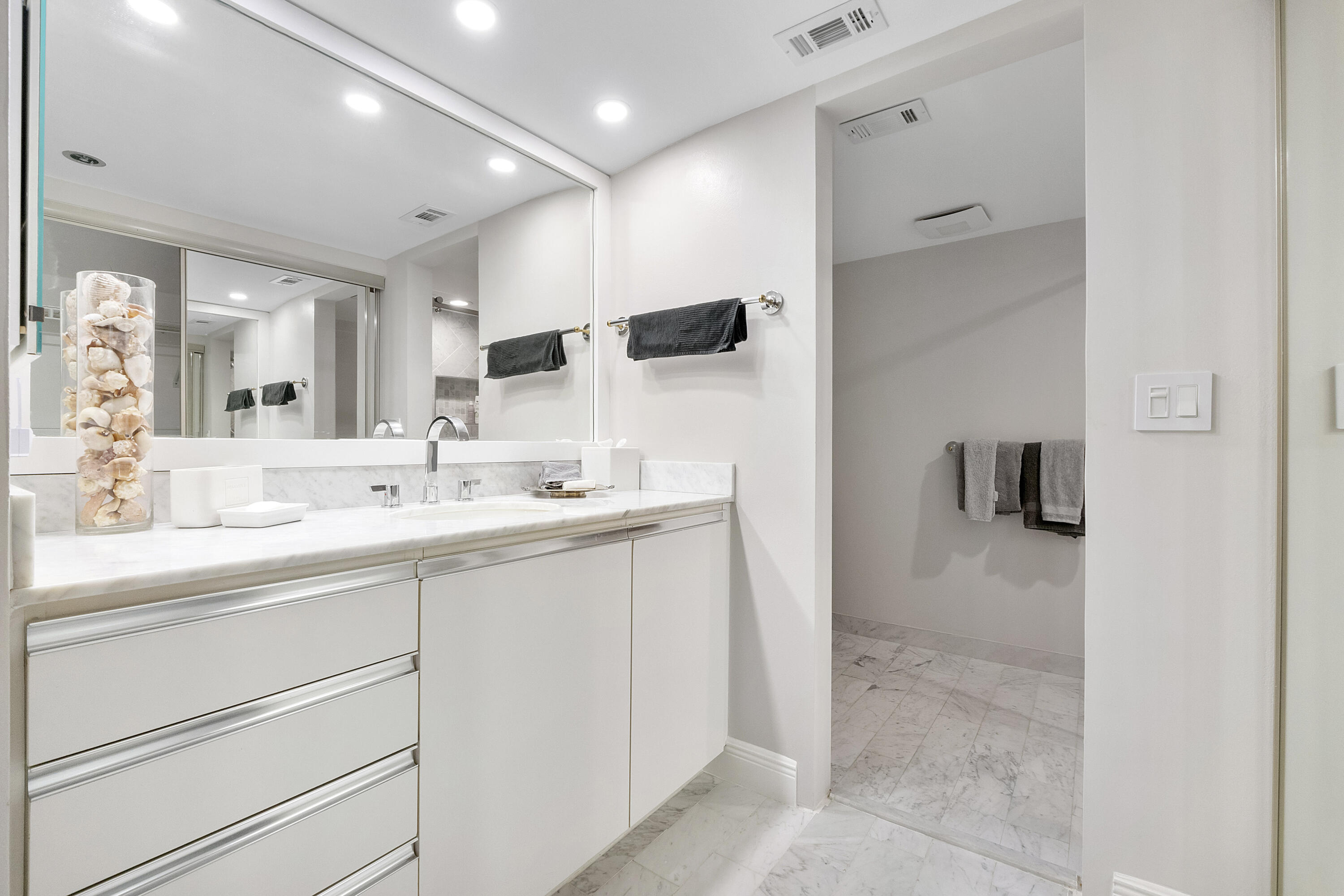 501 N Riverside Drive 203