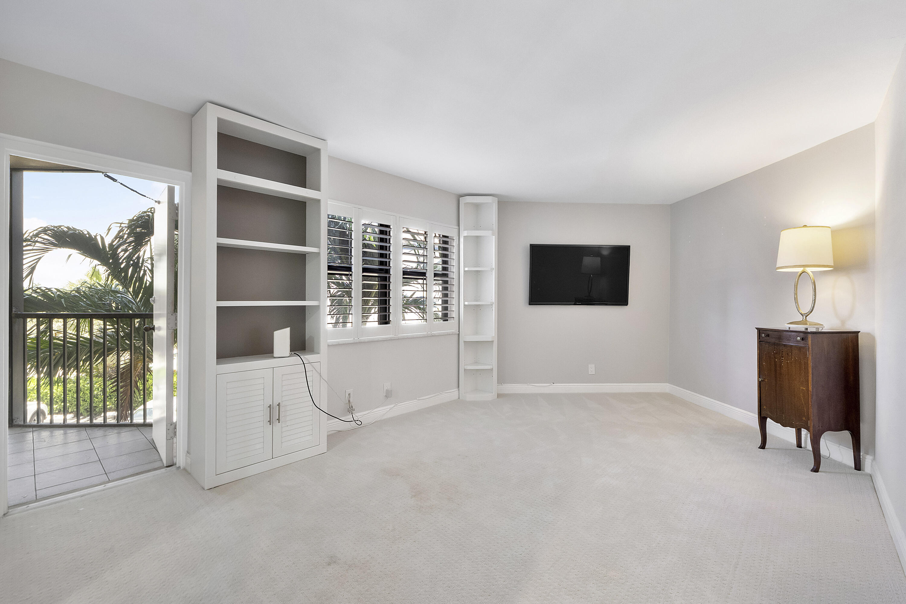 501 N Riverside Drive 203