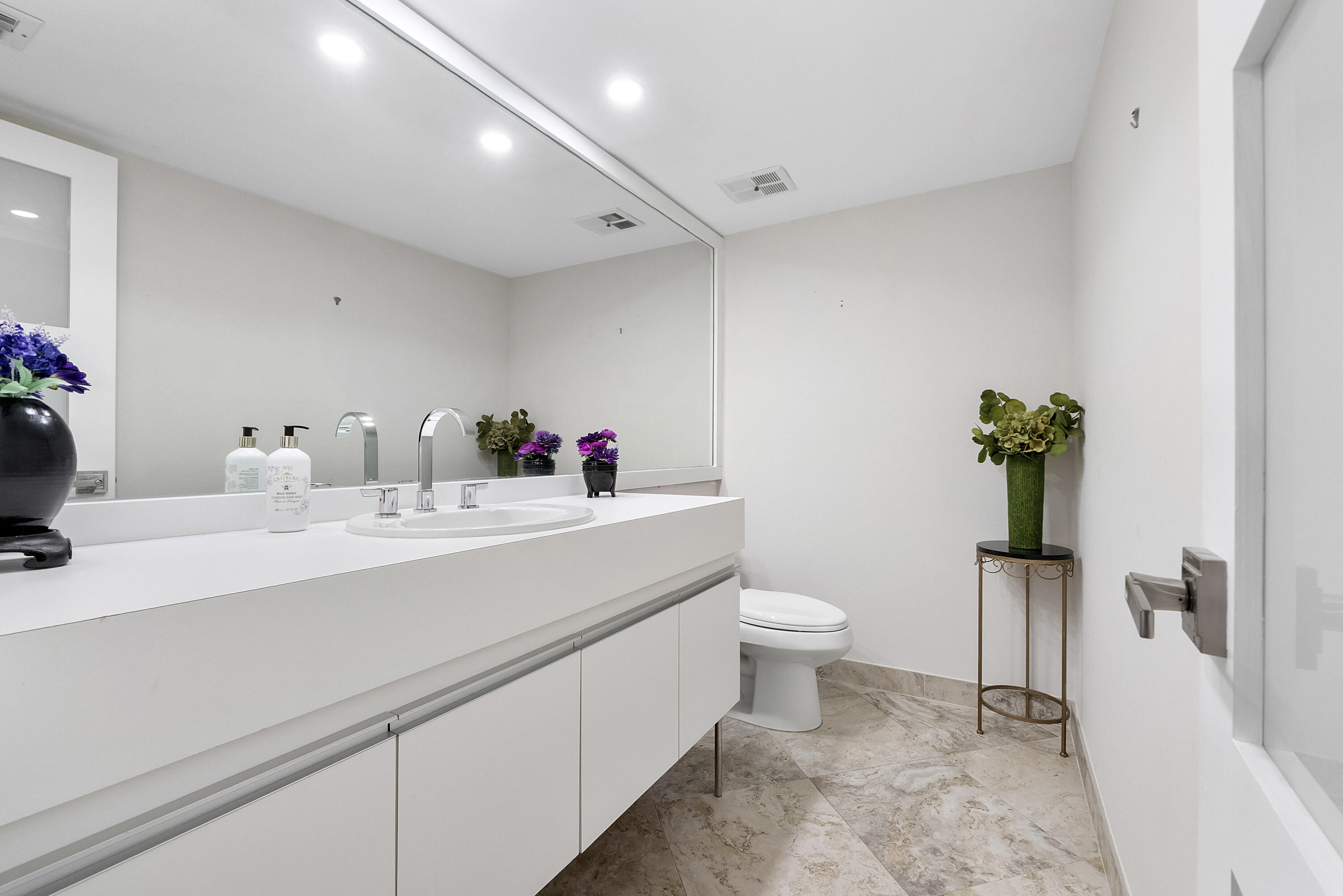 501 N Riverside Drive 203