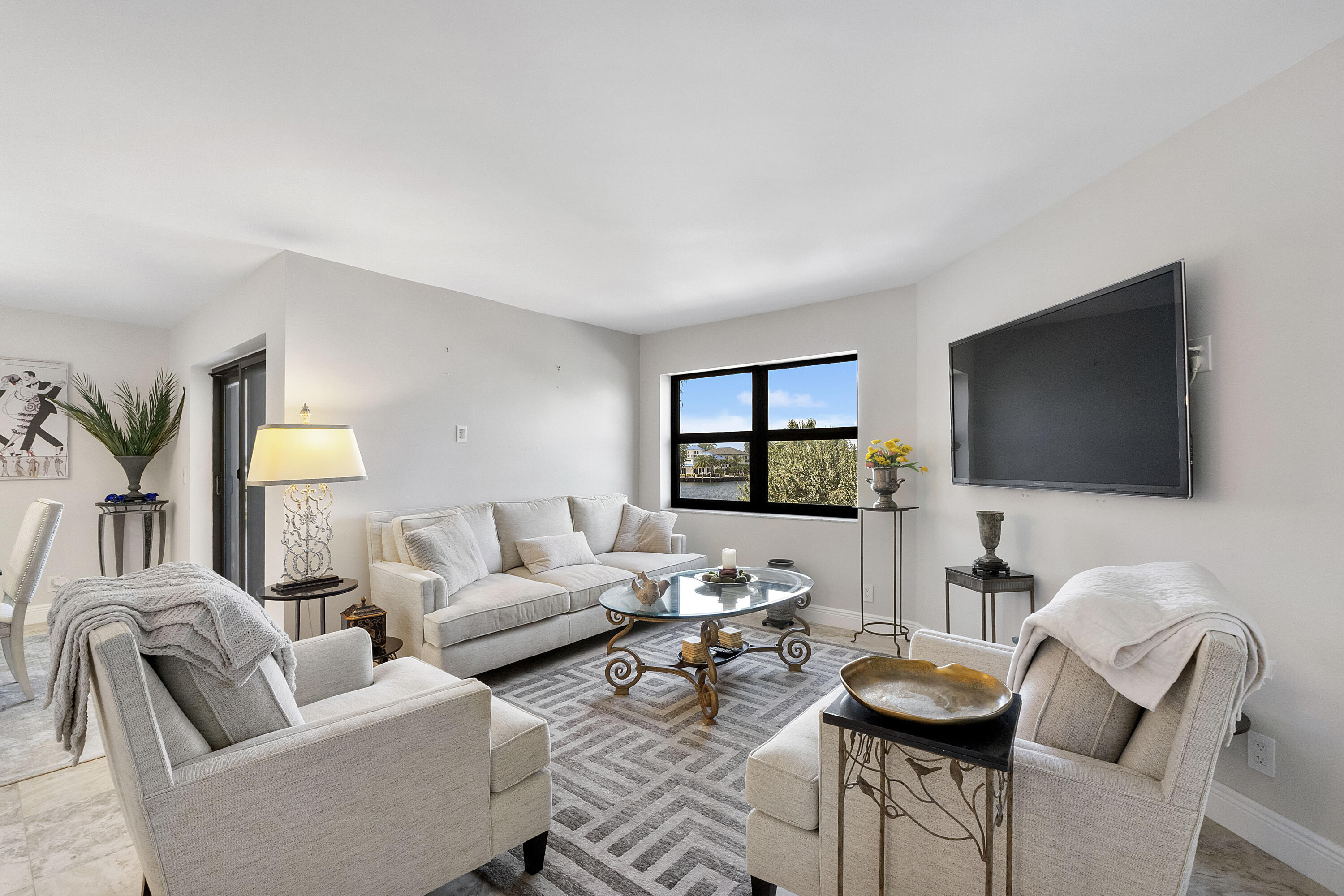 501 N Riverside Drive 203