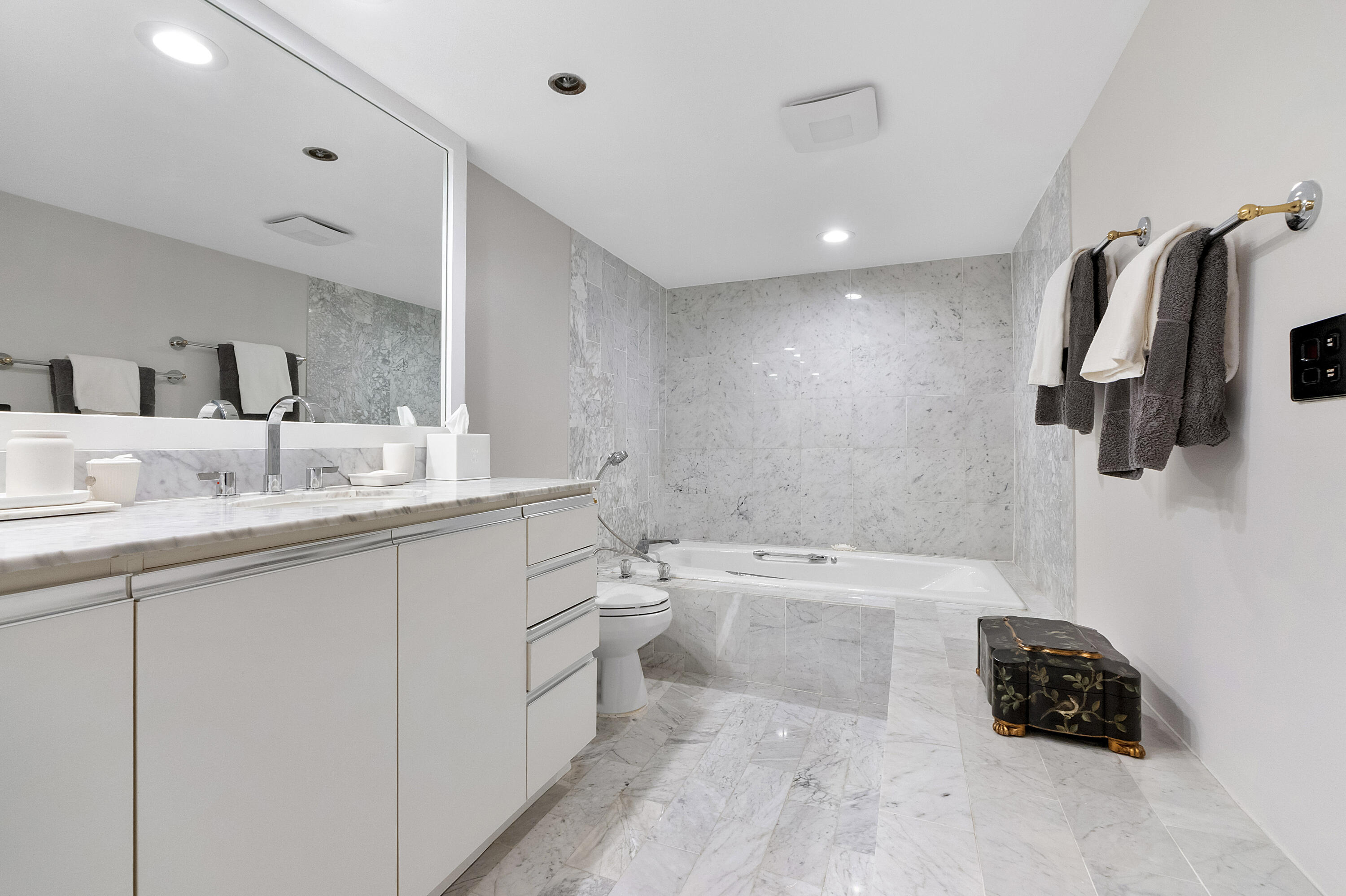 501 N Riverside Drive 203