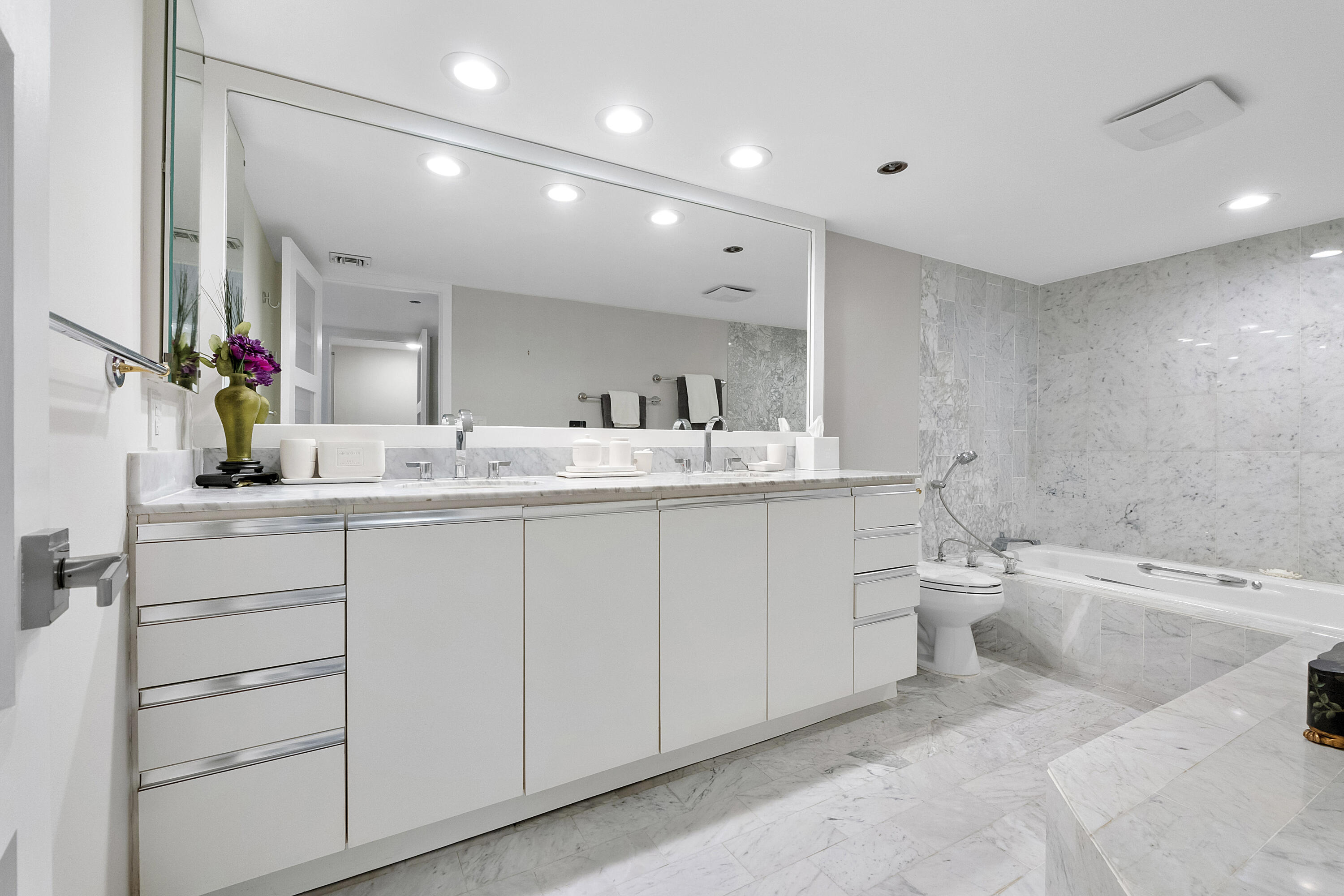 501 N Riverside Drive 203