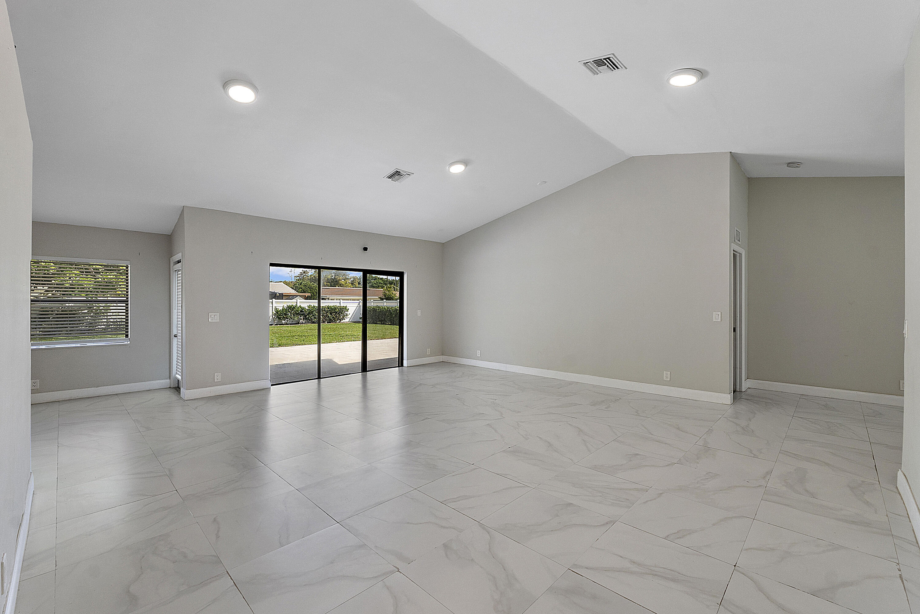 11461 NW 39th Street