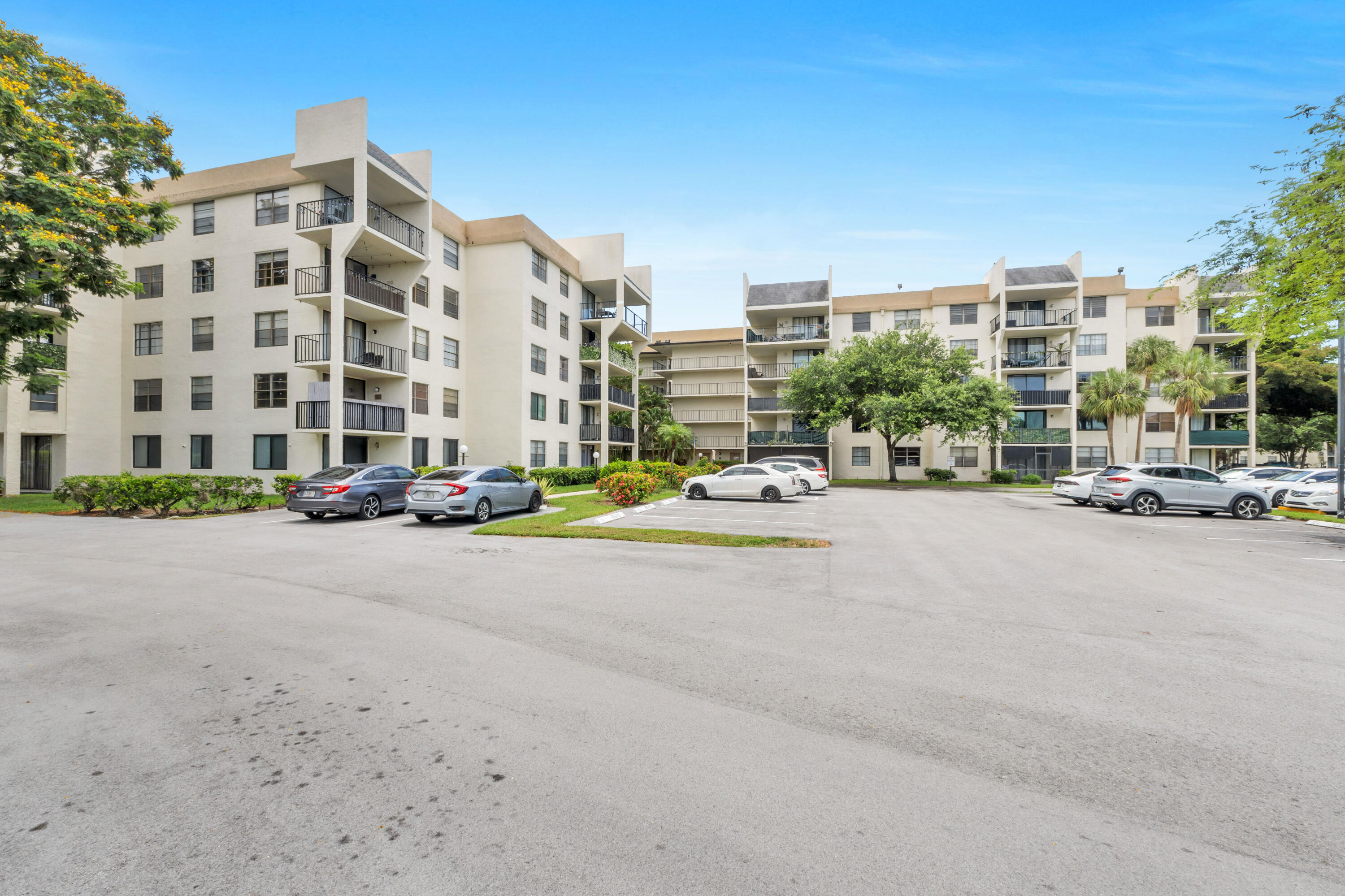 6190 Woodlands Boulevard 513