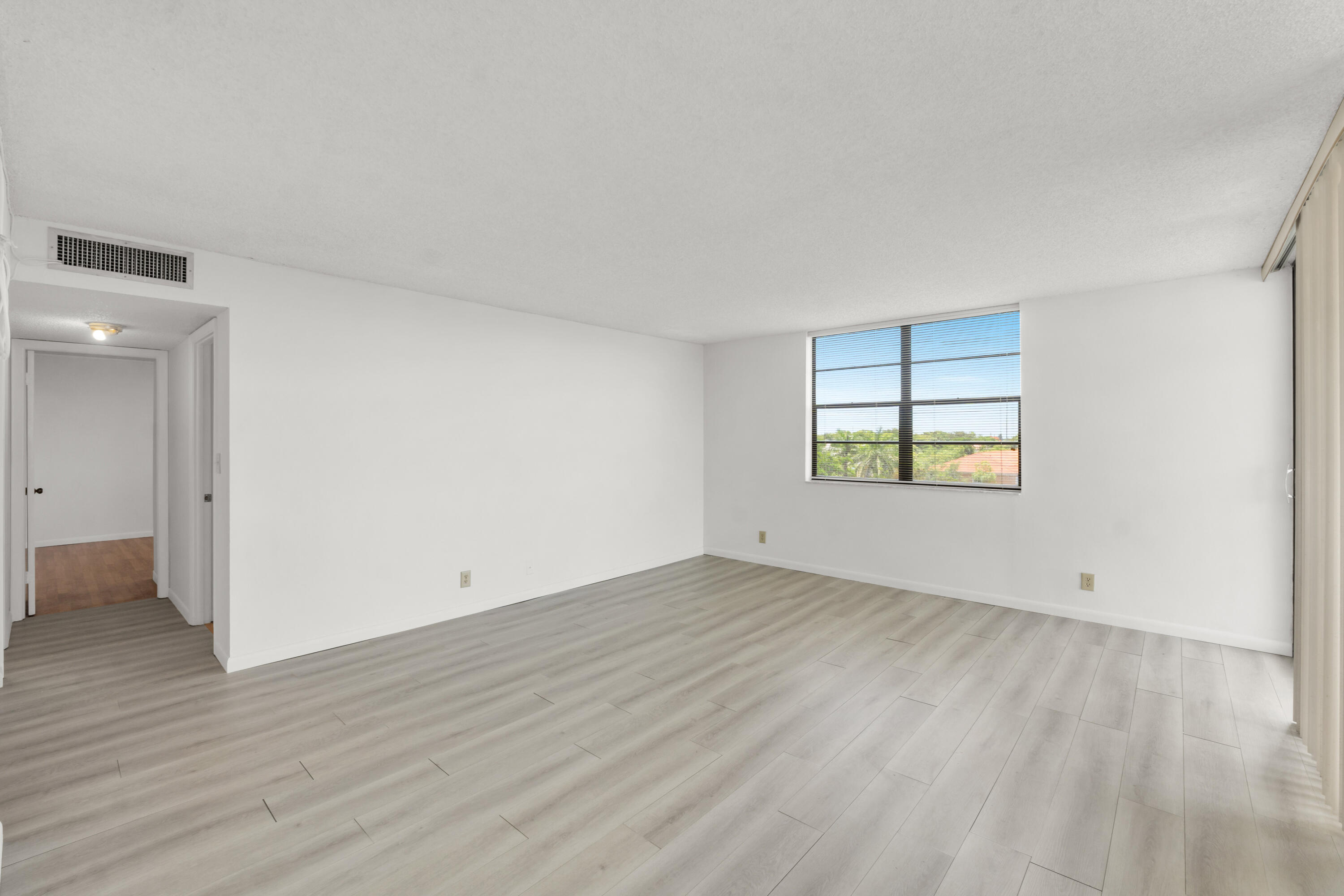 6190 Woodlands Boulevard 513