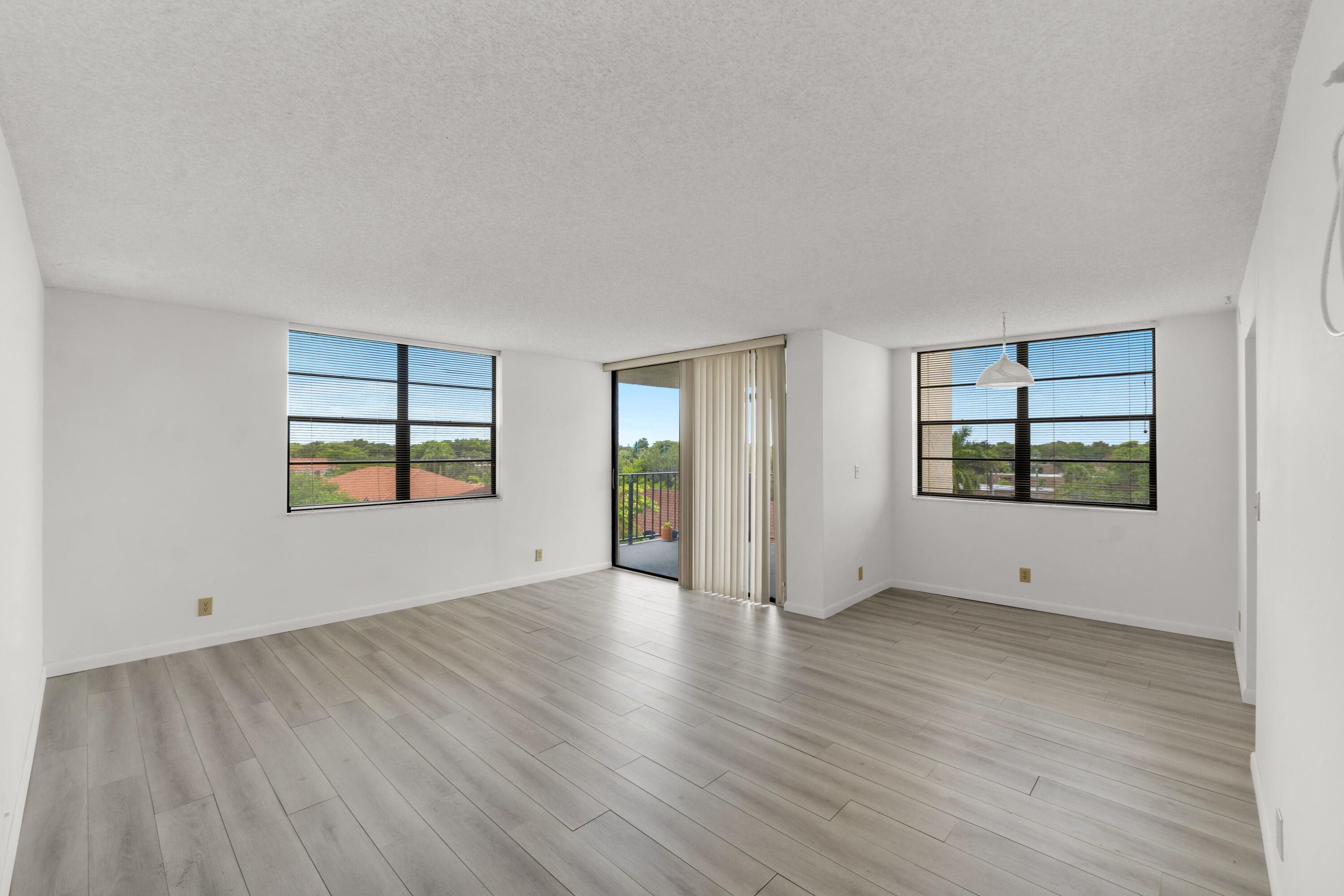 6190 Woodlands Boulevard 513