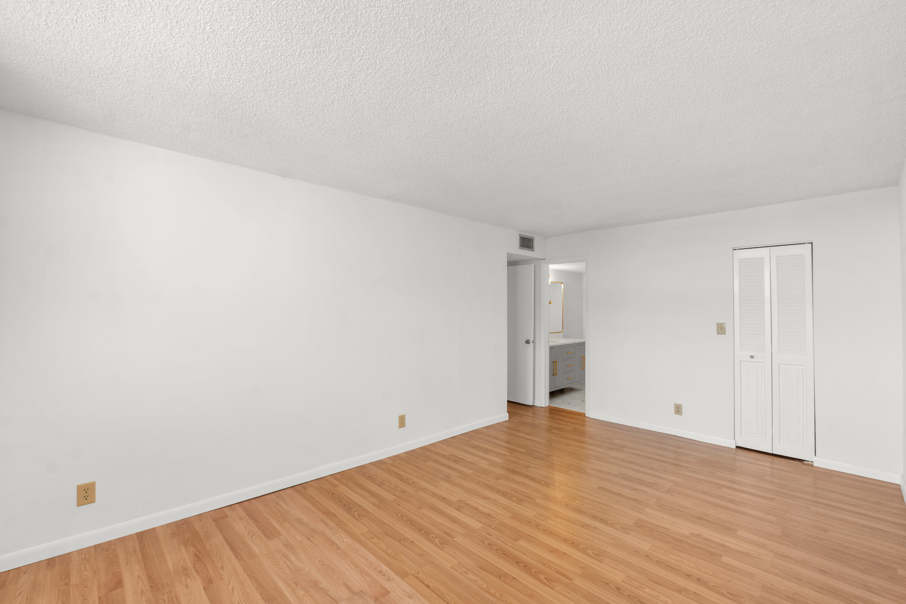 6190 Woodlands Boulevard 513