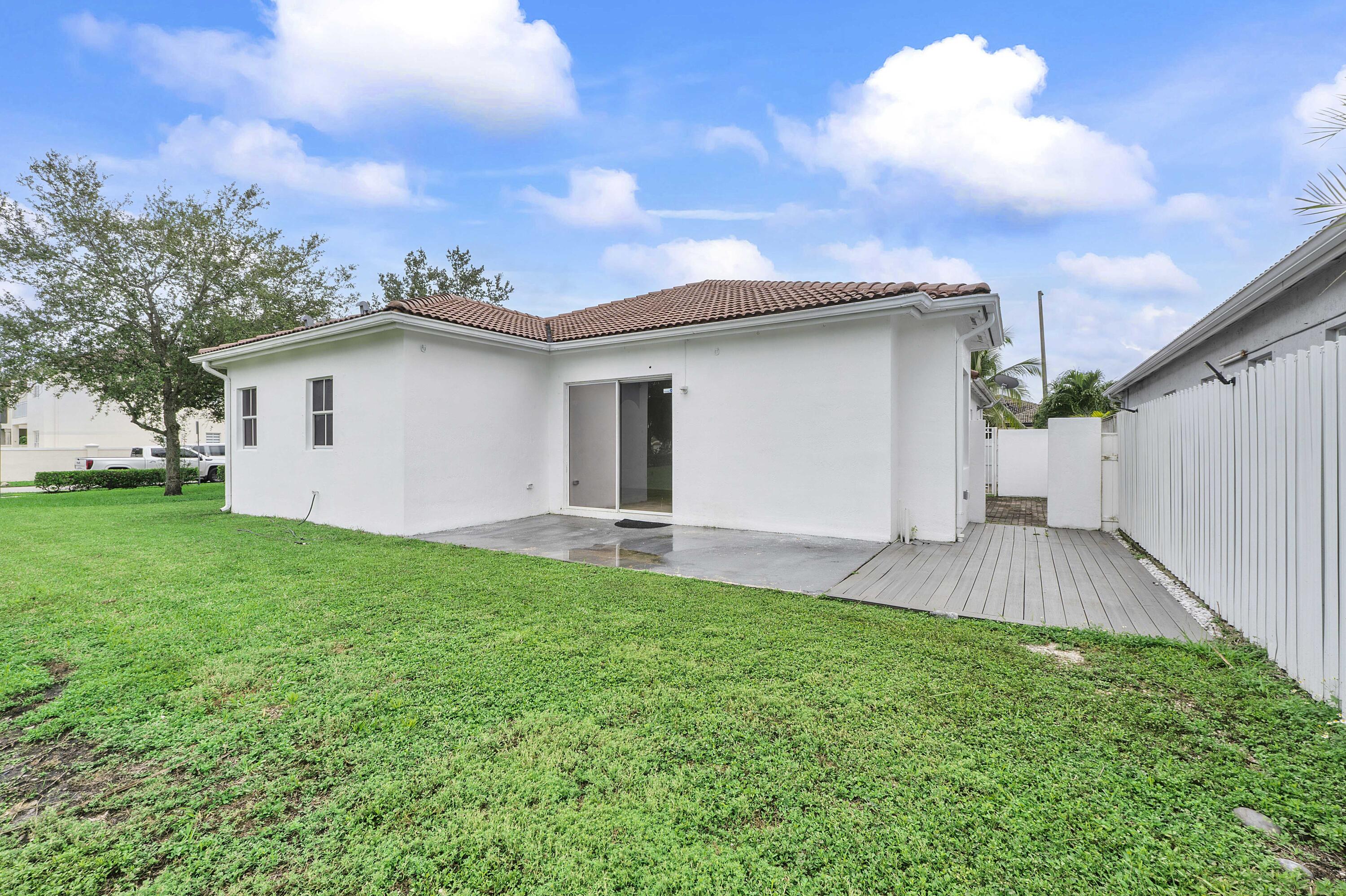 8911 NW 178th Lane