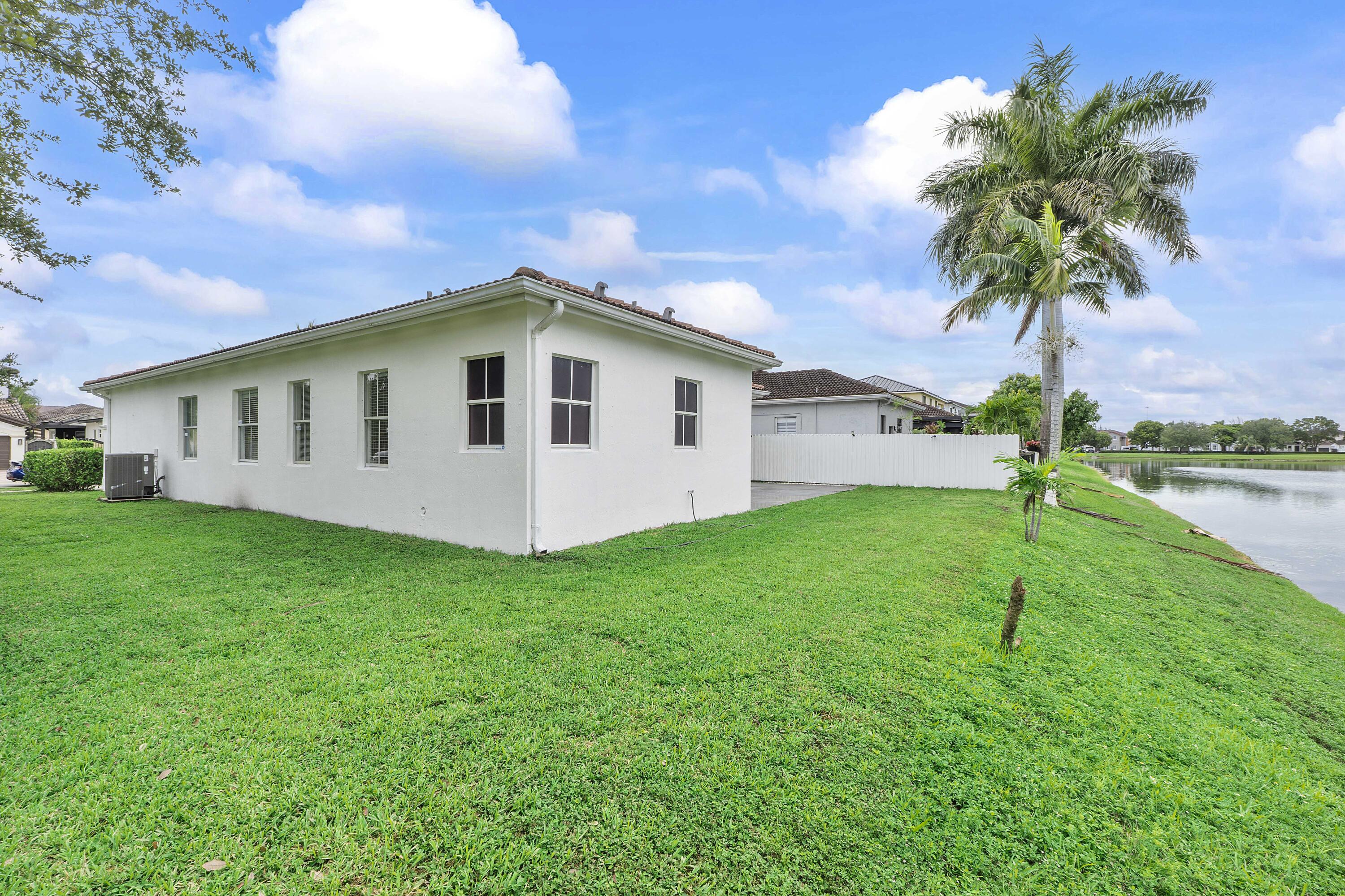 8911 NW 178th Lane