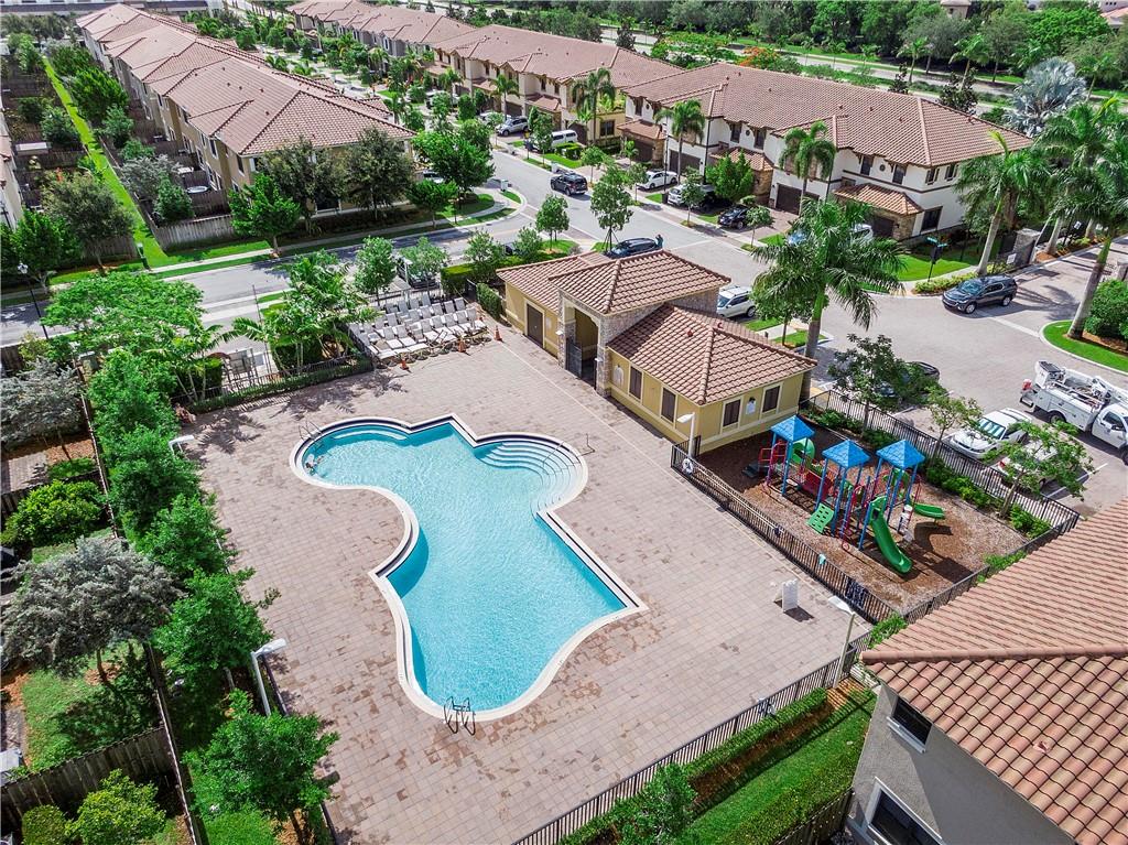 8421 Lakeview Trl 8421