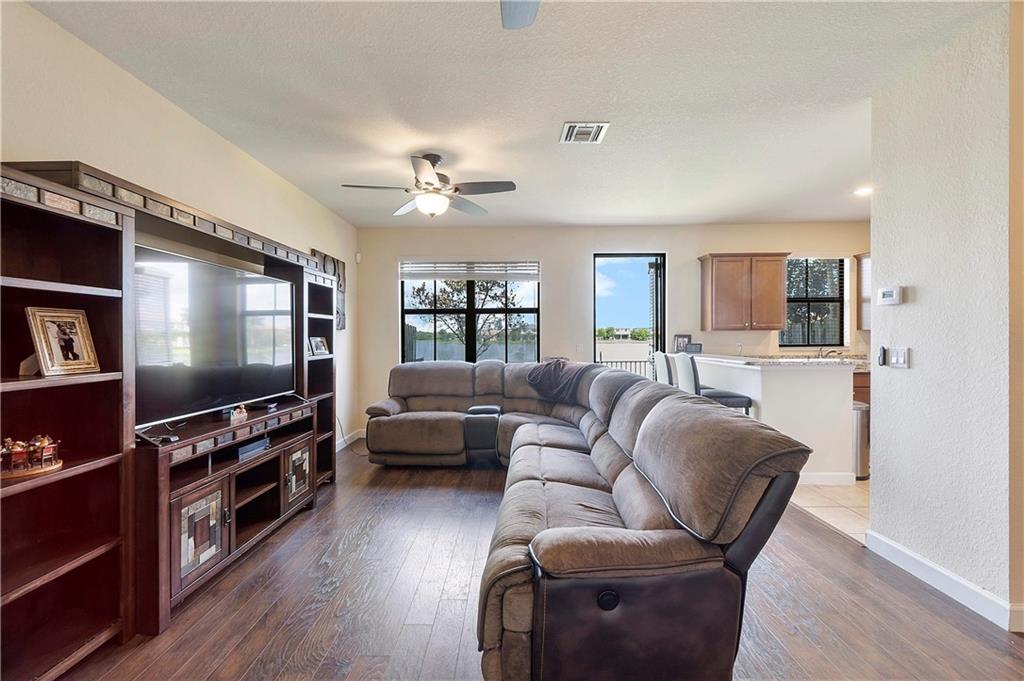 8421 Lakeview Trl 8421