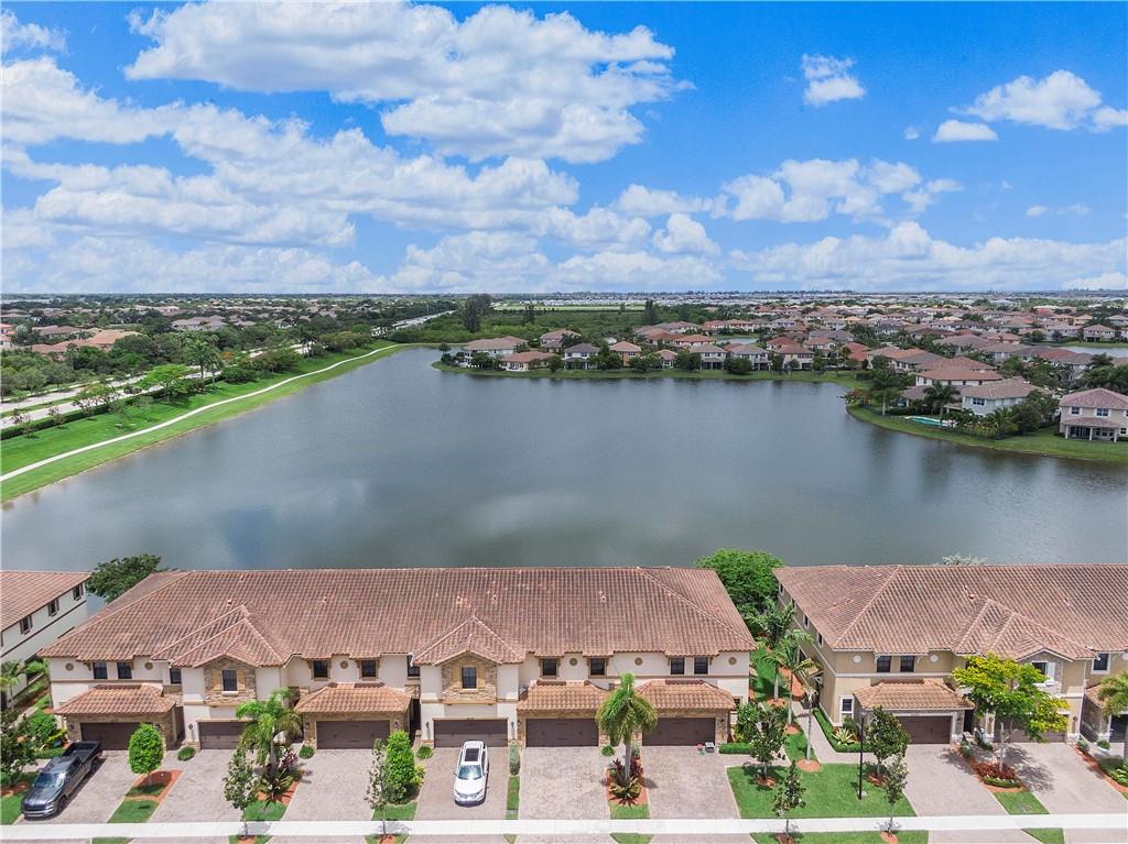 8421 Lakeview Trl 8421