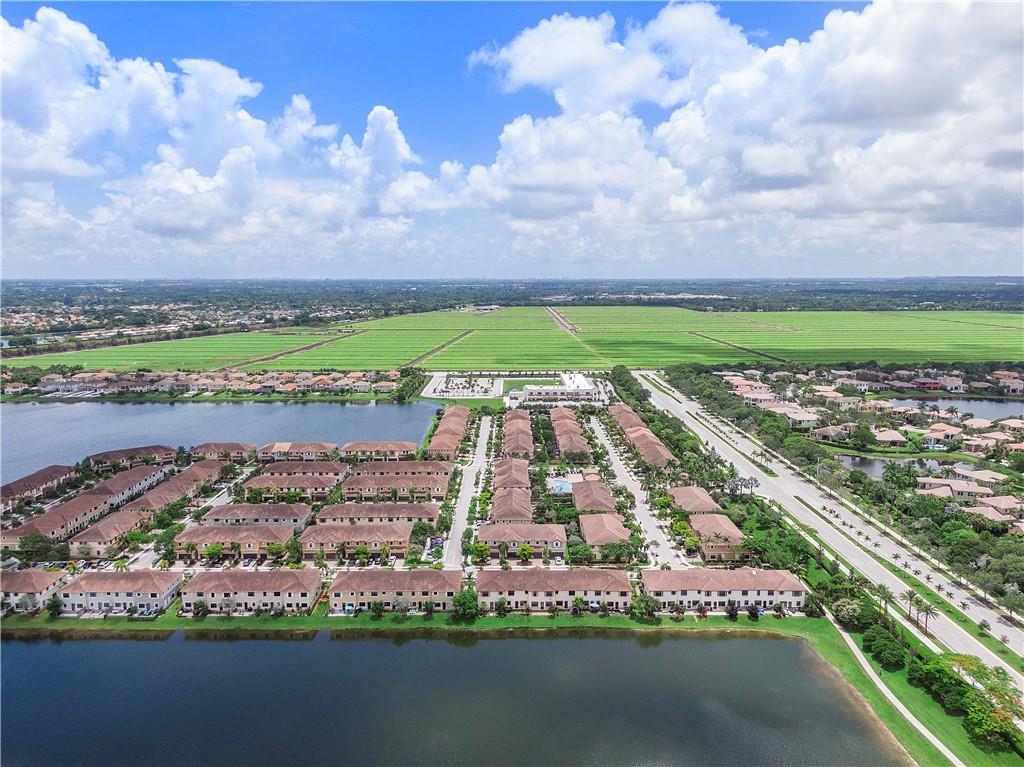 8421 Lakeview Trl 8421