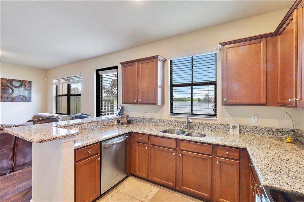 8421 Lakeview Trl 8421