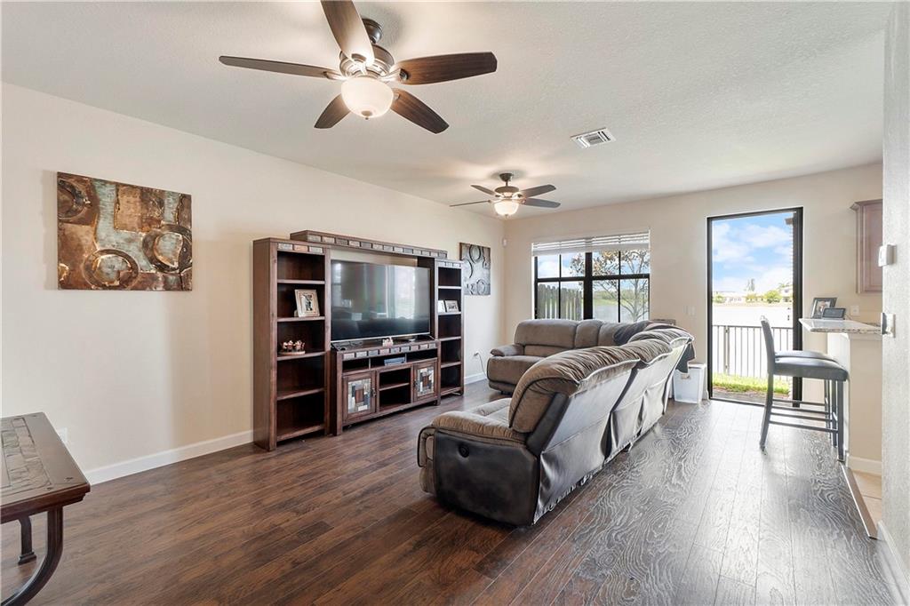 8421 Lakeview Trl 8421