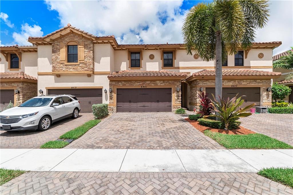 8421 Lakeview Trl 8421