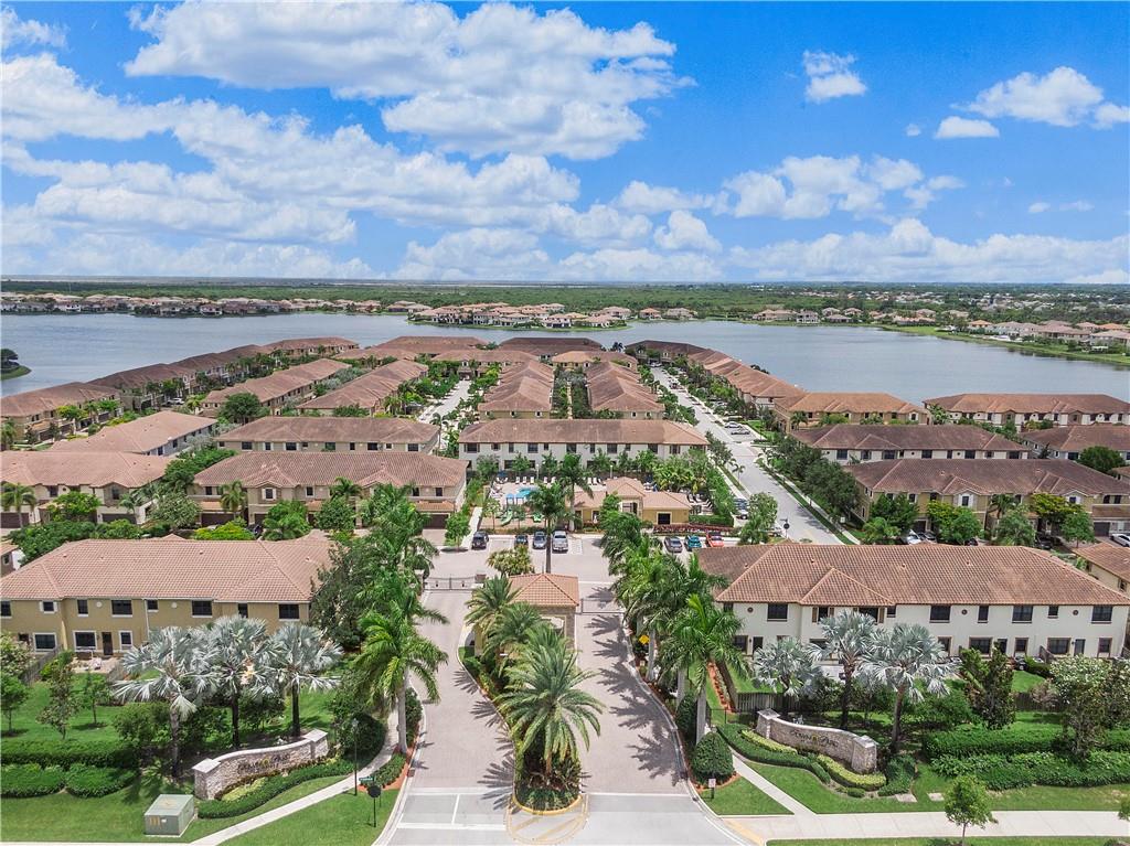 8421 Lakeview Trl 8421