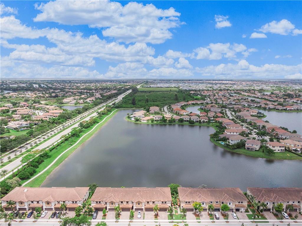 8421 Lakeview Trl 8421