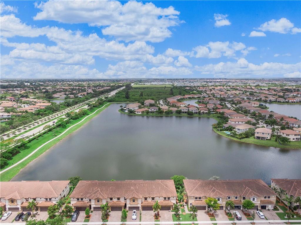 8421 Lakeview Trl 8421