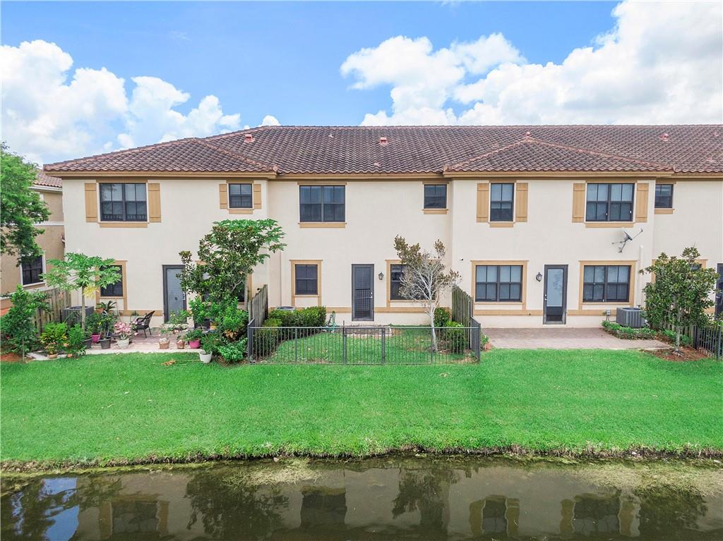 8421 Lakeview Trl 8421