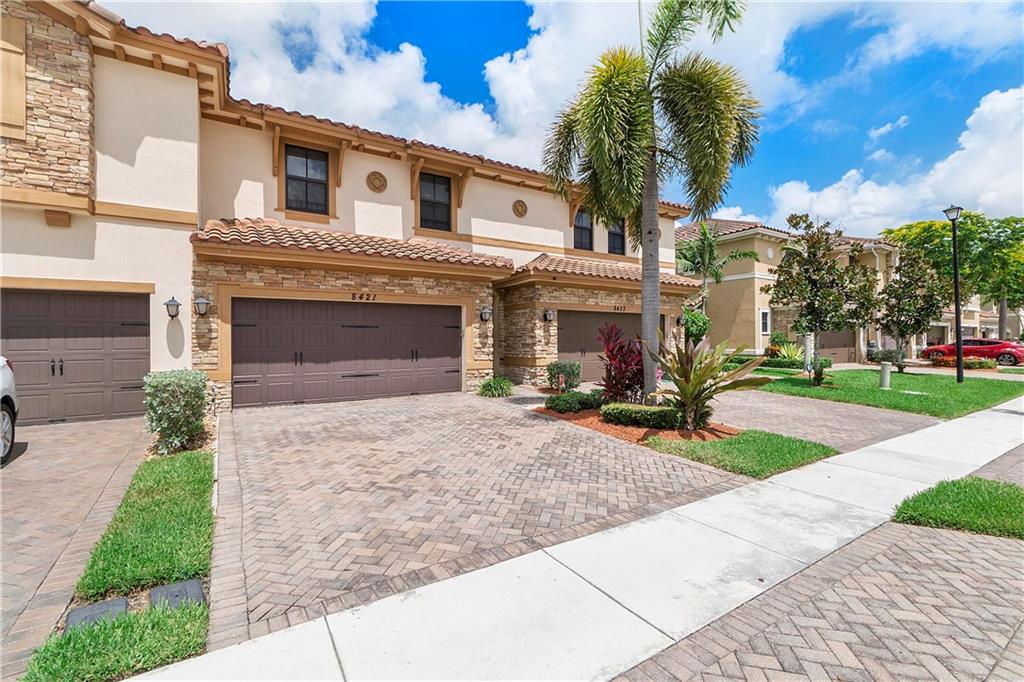 8421 Lakeview Trl 8421