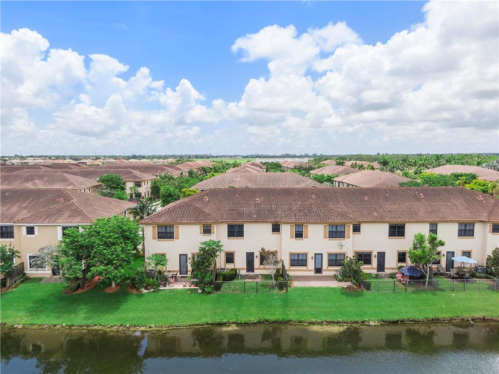 8421 Lakeview Trl 8421