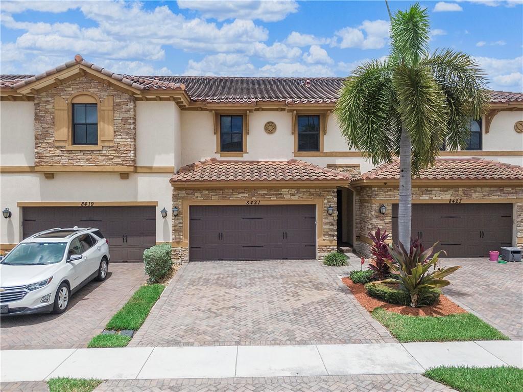 8421 Lakeview Trl 8421