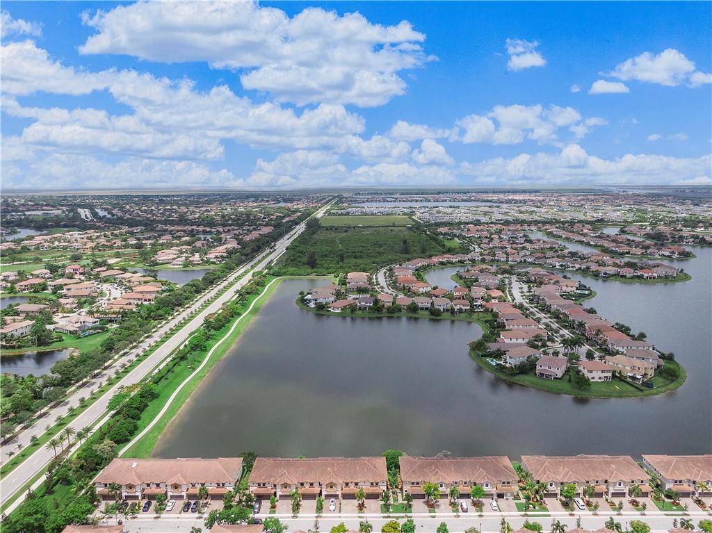 8421 Lakeview Trl 8421