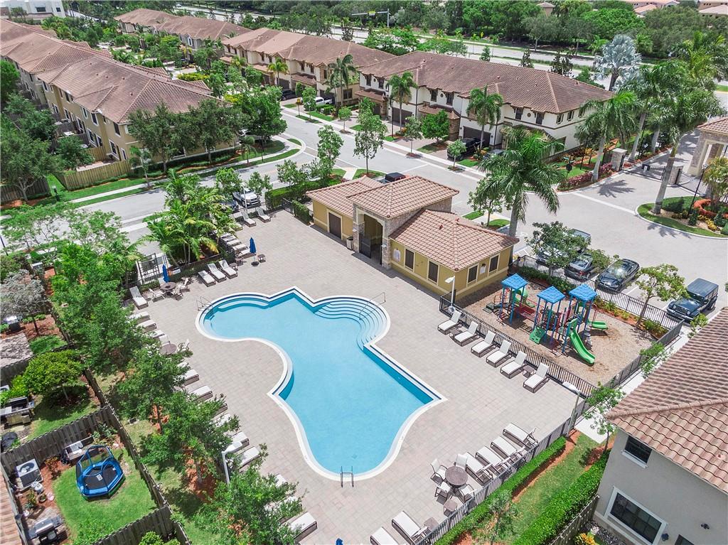 8421 Lakeview Trl 8421