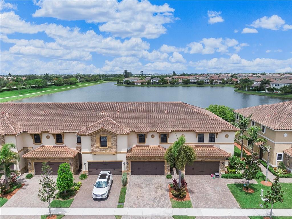 8421 Lakeview Trl 8421