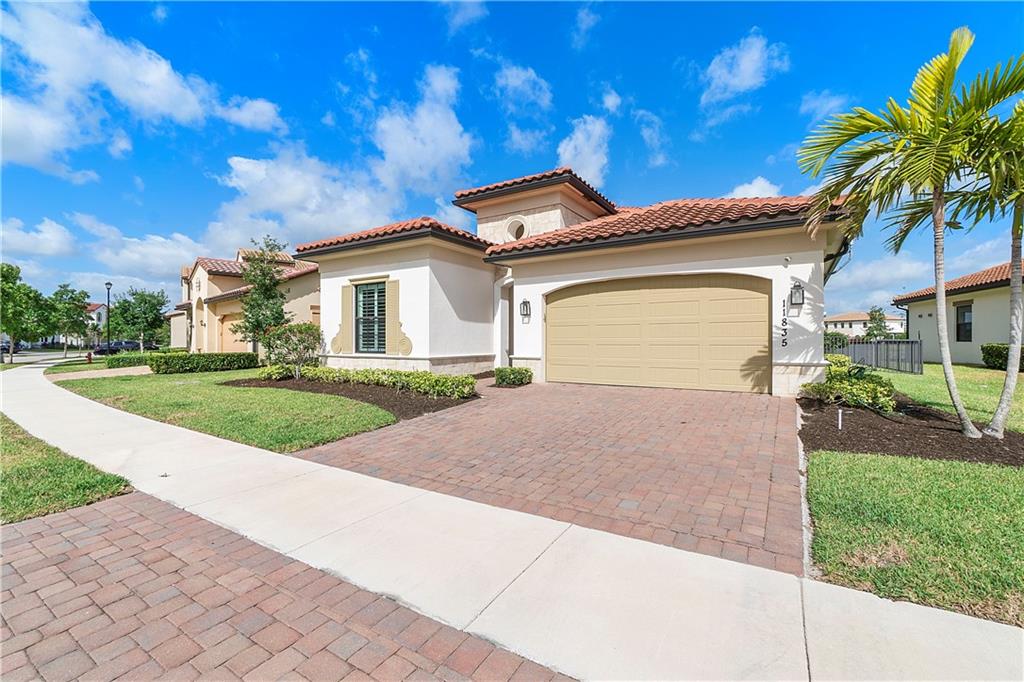 11835 S Baypoint Cir