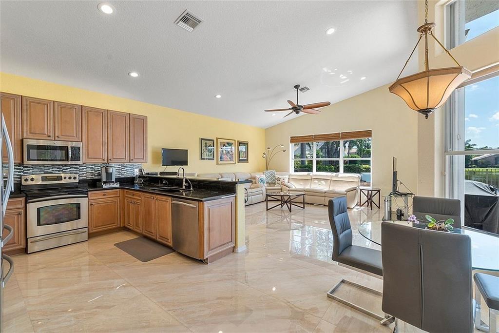 7768 Royale River Ln