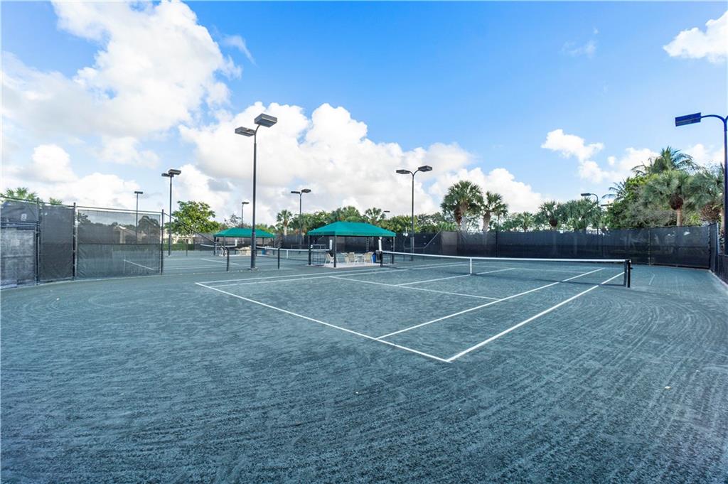 7768 Royale River Ln