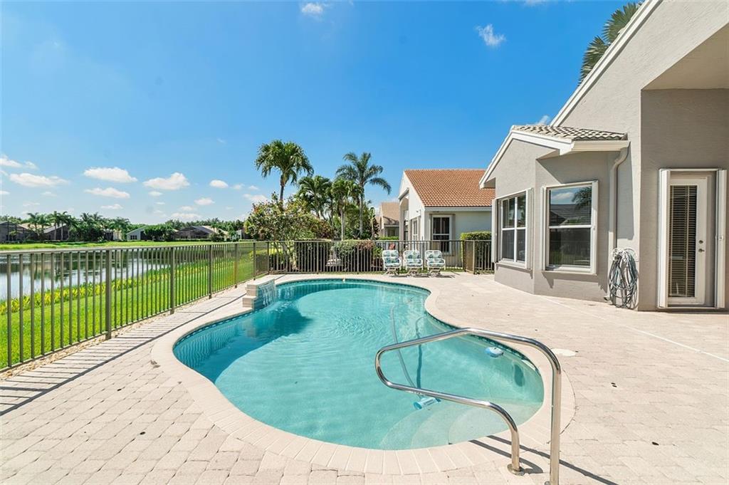 7768 Royale River Ln