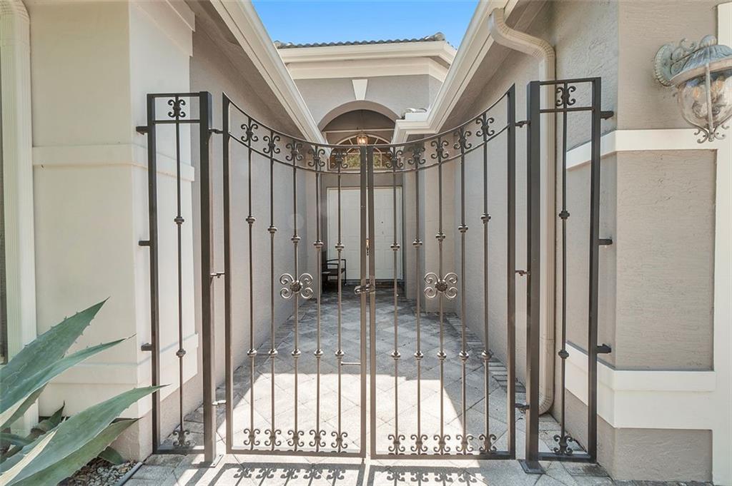 7768 Royale River Ln