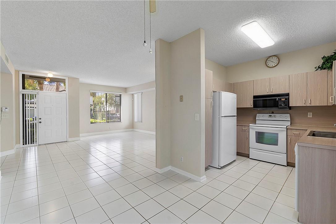 7525 NW 61st Ter 2701