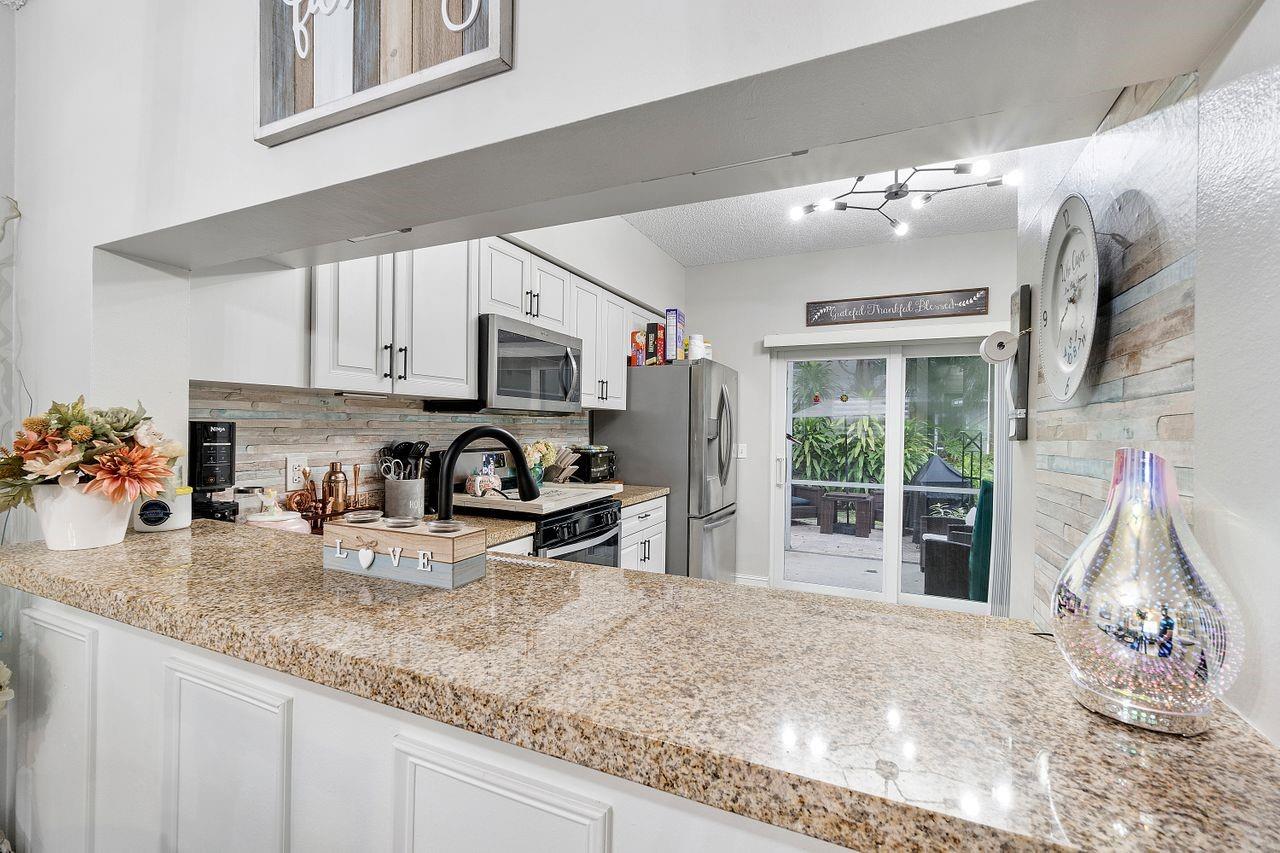 11010 Sand Dollar Ct