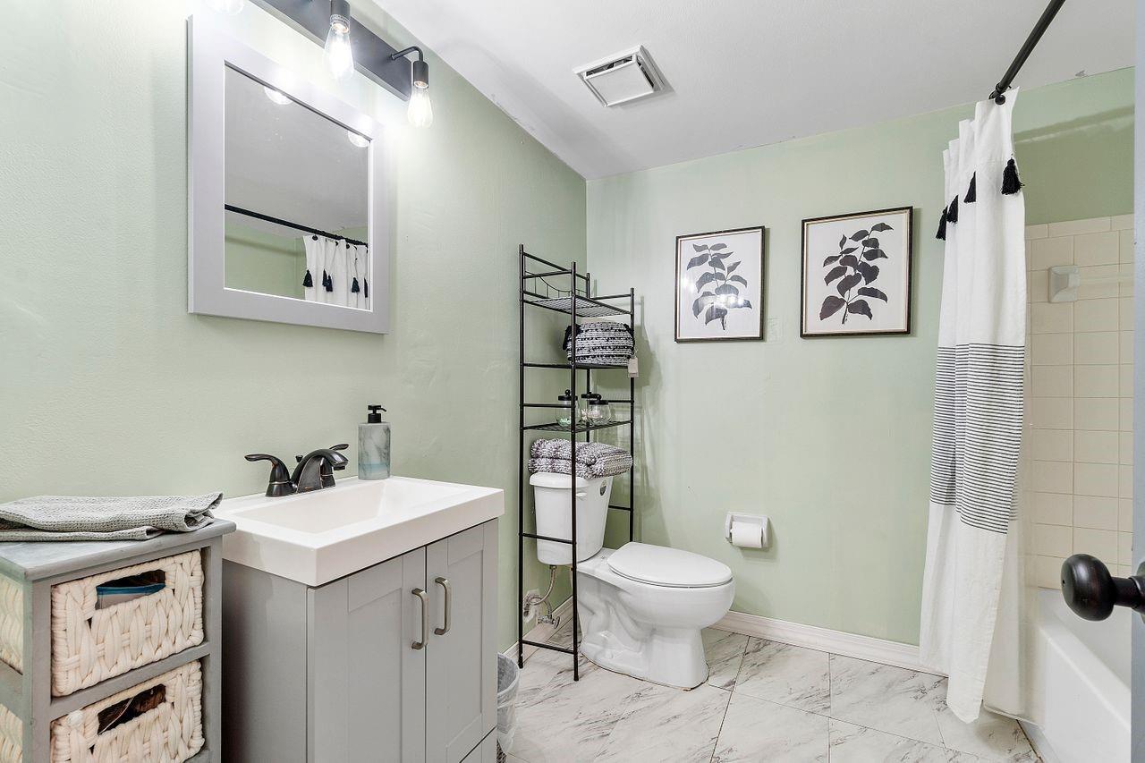 2725 S Oakland Forest Dr 102